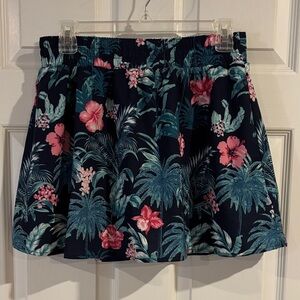 Tommy Bahama Navy and Pink Floral Skort size Medium